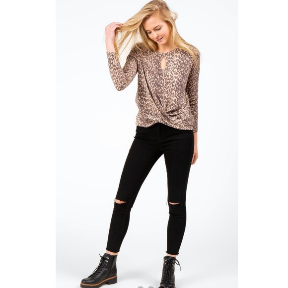 Tops - Leopard Pullover Top Twist Front NWT